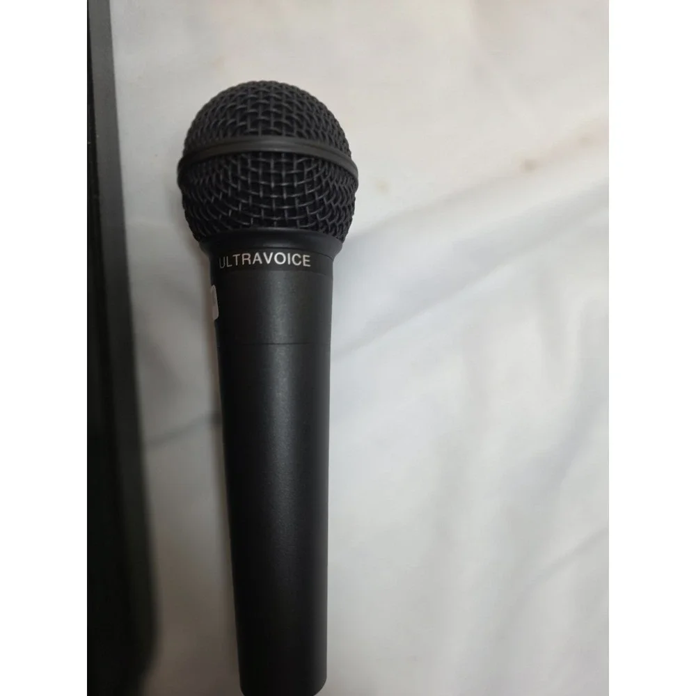 Behringer ULTRAVOICE XM8500 Dynamic Vocal Microphone Cardioid - Black/Silver